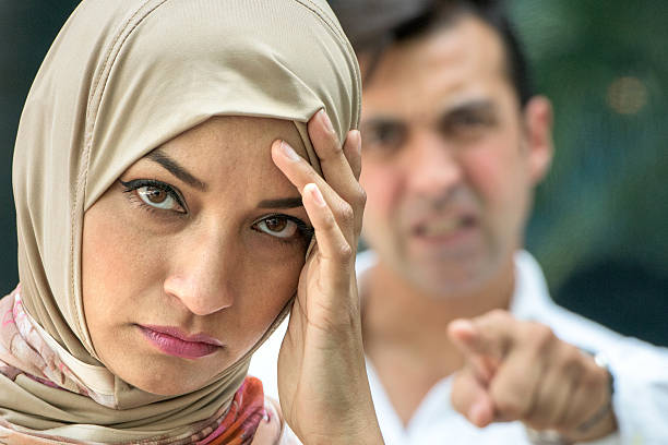 ค่าเลี้ยงดู อิสลาม สามีให้นะฟะเกาะฮฺภรรยา ไม่พอใช้จ่าย  ขอหย่าได้หรือไม่?